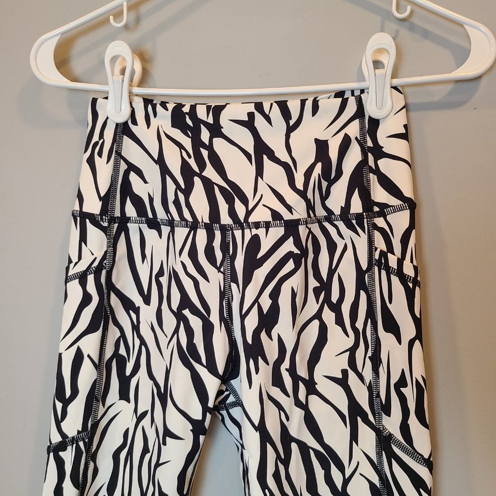 ZYIA Leggings Womens 4 Safari Zebra Animal Print White Black High Rise - Picture 3 of 11